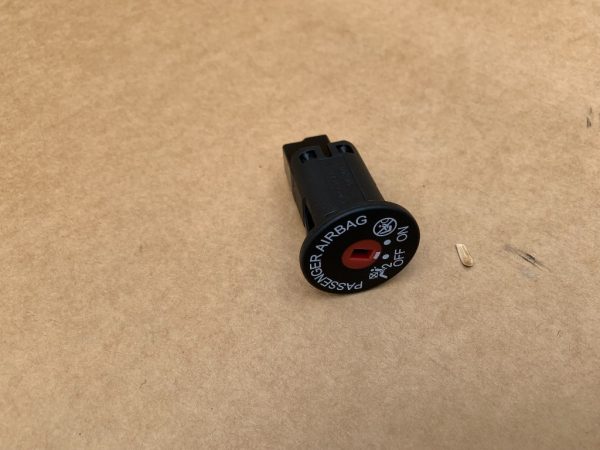 Buton airbag pasager Ford Mondeo Mk5 2018 AV1T-14B268-AB - Dezmembrari Auto