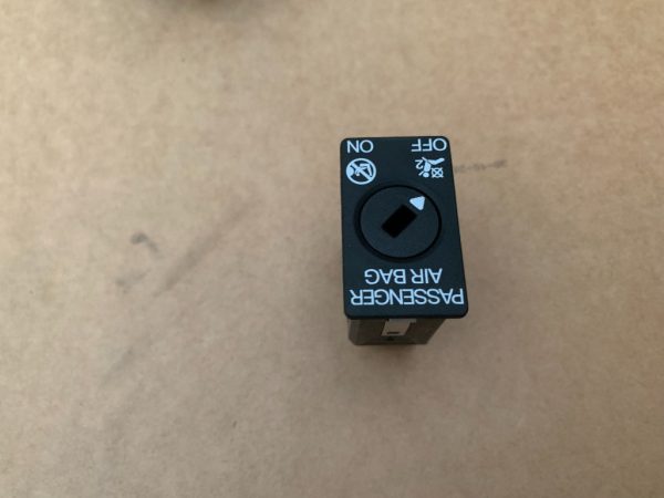 Buton VW Arteon Passat B8 Tiguan Touran 5Q0919237 5Q0 919 237 - Dezmembrari Auto