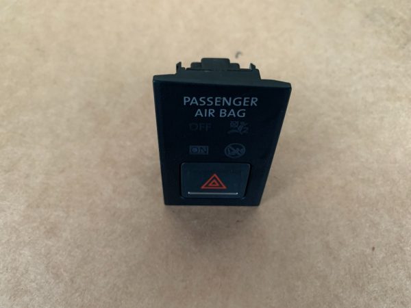 Buton avarie VW Golf 7 2016 5G1919225 5G1 919 225 la 0 km - Dezmembrari Auto