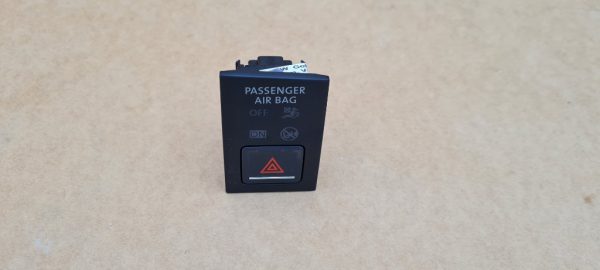 Buton avarie VW Golf 7 5G1919225 5G1 919 225 - Dezmembrari Auto