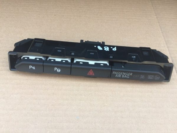 Buton avarii senzori parcare park assist VW Passat B8 3G1853770 3G1 853 770 A - Dezmembrari Auto