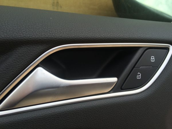 Buton blocare / deblocare usi Audi A3 8V E-TRON 2014 - Dezmembrari Auto