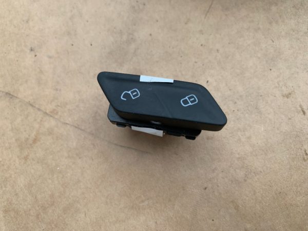 Buton blocare deblocare usi VW Golf 7 2016 5G0962125A 5G0 962 125 A - Dezmembrari Auto