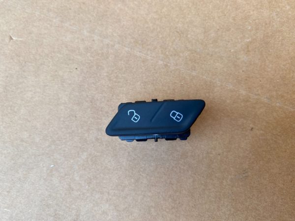 Buton blocare deblocare usi VW Golf 7 5G0962126A 5G0 962 126 A la 0 km - Dezmembrari Auto