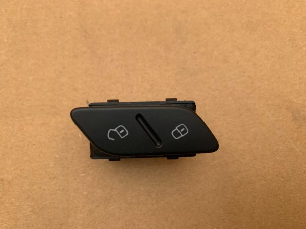 Buton blocare deblocare usi VW Jetta 2016 5C6962125 5C6 962 125 - Dezmembrari Auto