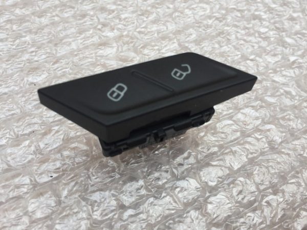 Buton blocare / deblocare usi VWPassat B8 3G0 962 125 A 3G0962125A - Dezmembrari Auto