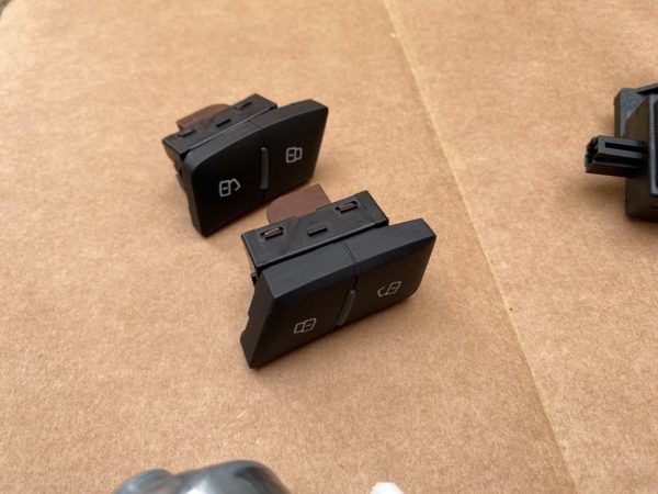 Buton butoane blocare deblocare usi Audi A6 C7 2016 4G2962108 4G2 962 108 la 0 km - Dezmembrari Auto