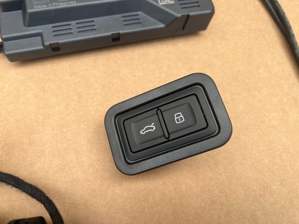 Buton capota spate Audi A6 C7 2016 4G0959831B 4G0 959 831 B la 0 km - Dezmembrari Auto