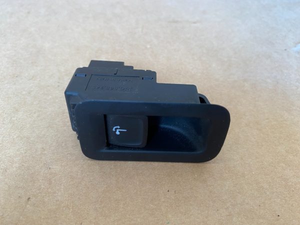 Buton carlig VW Passat B8 5G0868345 5G0 868 345 - Dezmembrari Auto