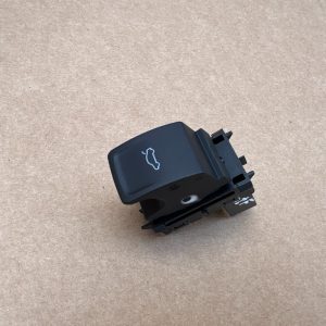 Buton deschidere haion VW Passat B8.5 din 2023 la 0 km 3G0959831 3G0 959 831 - Dezmembrari Auto