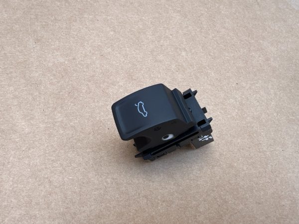 Buton deschidere haion VW Passat B8.5 din 2023 la 0 km 3G0959831 3G0 959 831 - Dezmembrari Auto