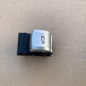 Buton deschidere portbagaj BMW G11 G12 M 760 LXiA seria 7 din 2017 9299459 - Dezmembrari Auto
