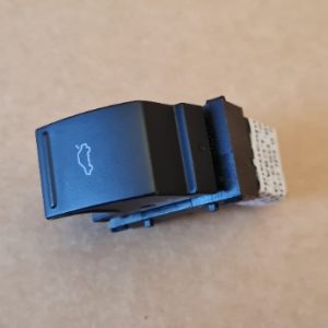Buton deschidere portbagaj VW Jetta 2017 1K0959831 1K0 959 831 - Dezmembrari Auto