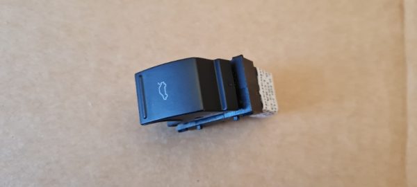 Buton deschidere portbagaj VW Jetta 2017 1K0959831 1K0 959 831 - Dezmembrari Auto