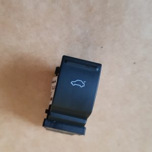 Buton deschidere rezervor VW Jetta 2016 1K0959831 1K0 959 831 - Dezmembrari Auto