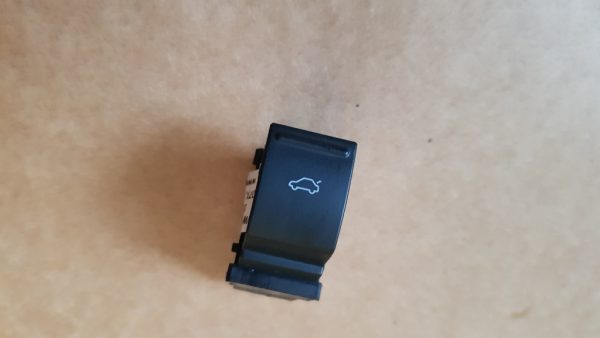 Buton deschidere rezervor VW Jetta 2016 1K0959831 1K0 959 831 - Dezmembrari Auto