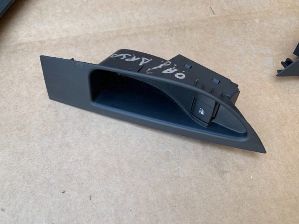 Buton geam dreapta spate Opel Astra J - Dezmembrari Auto
