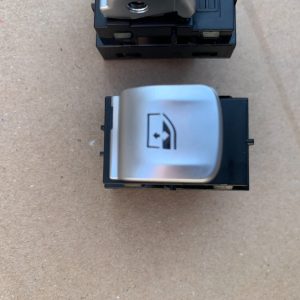 Buton geam electric dreapta fata BMW G11 G12 M 760 LXiA seria 7 din 2017 - Dezmembrari Auto
