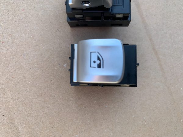 Buton geam electric dreapta fata BMW G11 G12 M 760 LXiA seria 7 din 2017 - Dezmembrari Auto