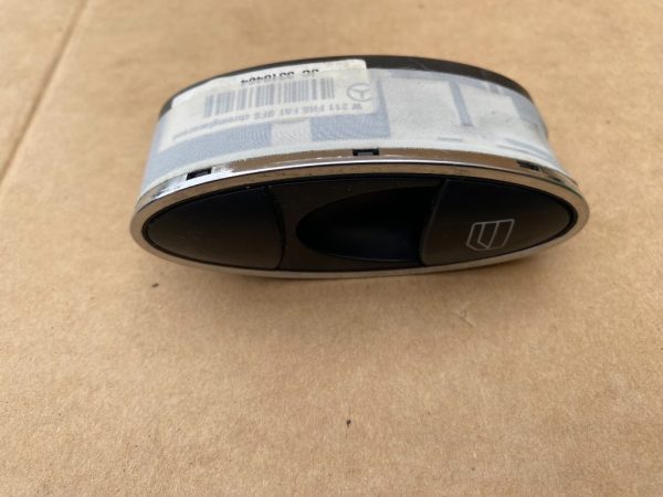 Buton geam electric dreapta fata Mercedes E-Class W211 2003 A2118211351 - Dezmembrari Auto