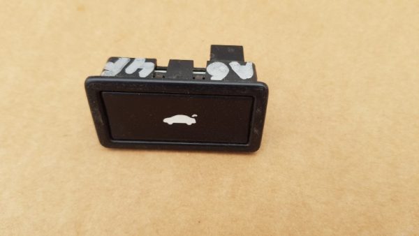 Buton inchidere portbagaj Audi A6 4F 3D0959831C 3D0 959 831 C - Dezmembrari Auto