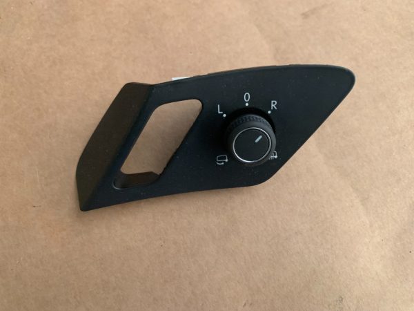 Buton reglaj oglinzi cu rabatare electrica VW Golf 7 2016 5G0959565AG 5G0 959 565 AG la 0 km - Dezmembrari Auto