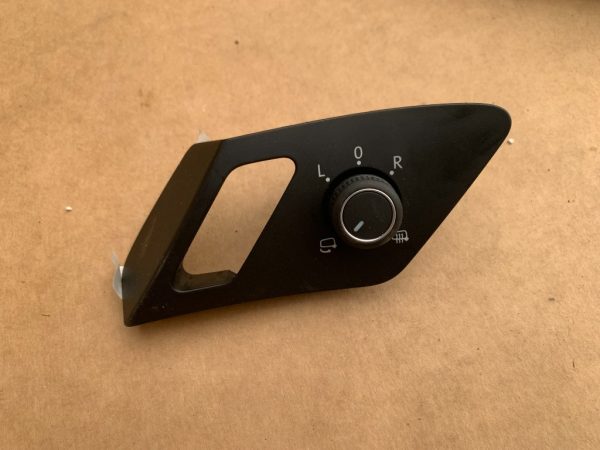 Buton reglaj oglinzi cu rabatare electrica VW Golf 7 2016 5G0959565AG 5G0 959 565 AG la 0 km - Dezmembrari Auto