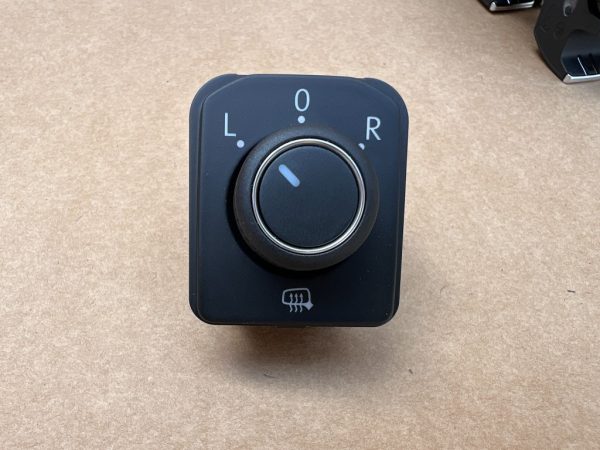 Buton reglaj oglinzi VW Passat B8.5 din 2023 la 0 km 3G0959565A 3G0 959 565 A - Dezmembrari Auto