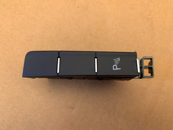 Buton senzori parcare VW Golf 7 5G1927238E 5G1 927 238 E la 0 km - Dezmembrari Auto