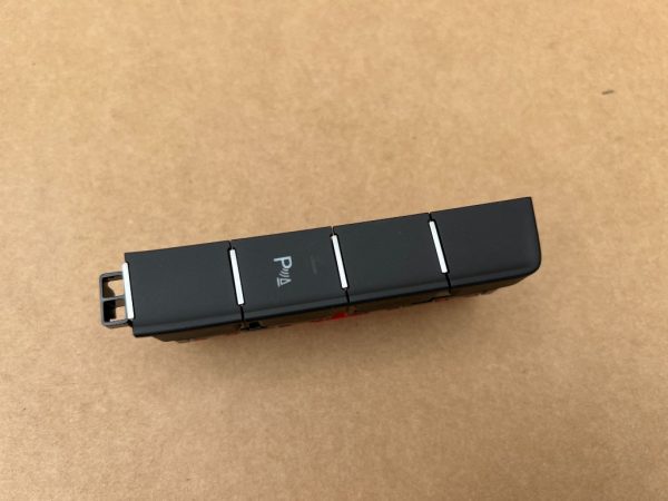 Buton senzori parcare VW Passat B8.5 din 2023 la 0 km 3G0927238A 3G0 927 238 A - Dezmembrari Auto