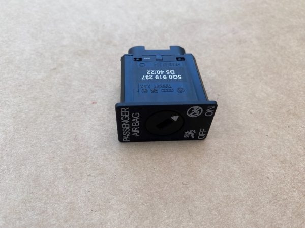 Buton VW Passat B8 facelift 2023 5Q0919237 5Q0 919 237 la 0 km - Dezmembrari Auto