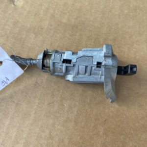 Butuc usa stanga fata cu lamela cheie VW Passat B8 - Dezmembrari Auto