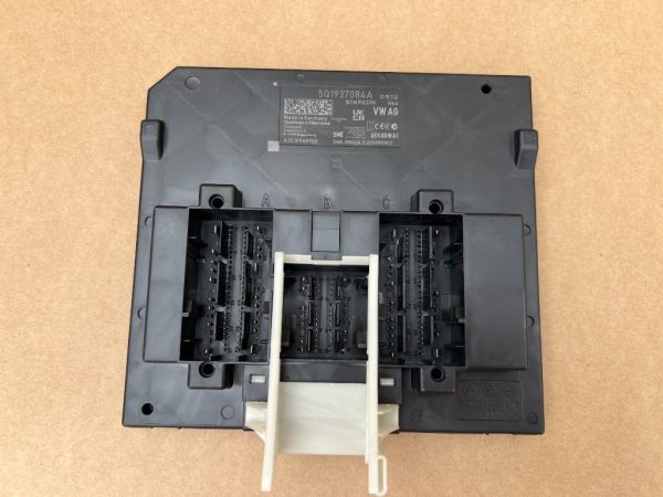Calculator BCM VW Passat B8.5 din 2023 la 0 km 5Q1937084A 5Q1 937 084 A - Dezmembrari Auto