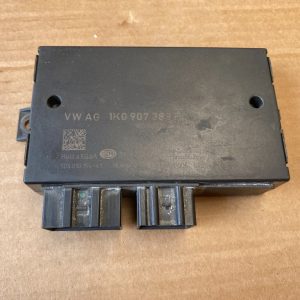 Calculator carlig VW Tiguan Passat B7 Touran 1K0907383F 1K0 907 383 F - Dezmembrari Auto