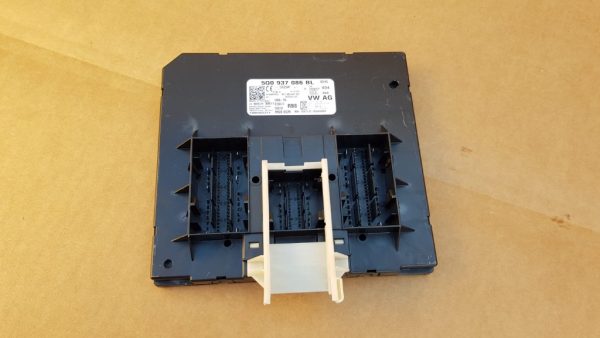 Calculator confort BCM VW Passat B8 5Q0937086BL 5Q0 937 086 BL - Dezmembrari Auto