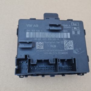 Calculator confort usa stanga spate Audi Q8 2019 4M1959595C la 0 km - Dezmembrari Auto