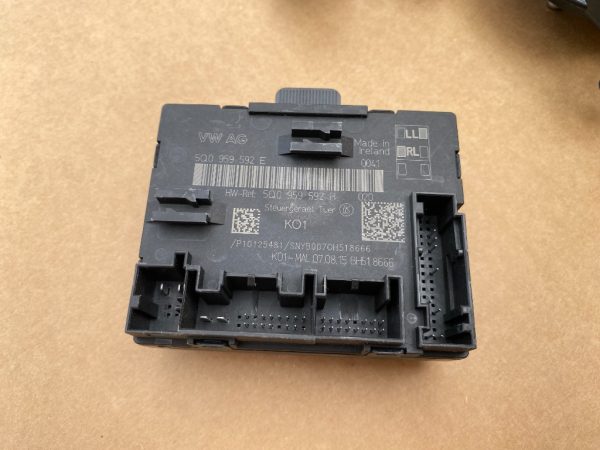 Calculator confort usa dreapta fata VW Golf 7 2016 5Q0959592E 5Q0 959 592 E 5Q0959592B 5Q0 959 592 B la 0 km - Dezmembrari Auto
