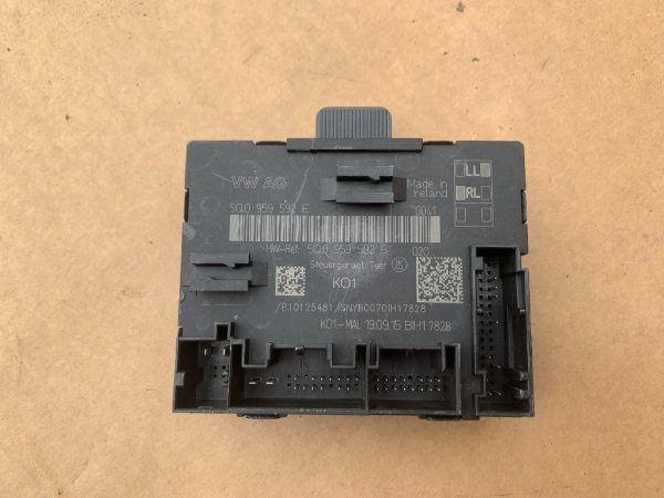 Calculator confort usa dreapta fata VW Golf 7 2016 5Q0959592E 5Q0 959 592 E la 0 km - Dezmembrari Auto