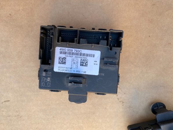 Calculator confort usa stanga fata Audi A4 B9 4M0959793C 4M0 959 793 C - Dezmembrari Auto