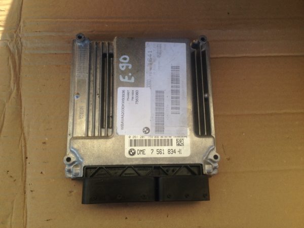 Calculator motor ECU BMW E90 2.0 benzina 7561834 7 561 834 - Dezmembrari Auto