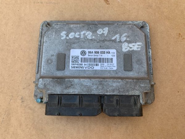 Calculator motor ECU Skoda Octavia 2 1.6i BSE 06A906033HA 06A 906 033 HA - Dezmembrari Auto