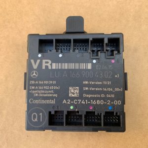 Calculator usa dreapta fata Mercedes A class A200 W176 din 2015 A1669004302 - Dezmembrari Auto