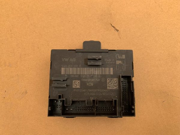 Calculator usa dreapta fata VW Golf 7 5Q0959592E 5Q0 959 592 E la 0 km - Dezmembrari Auto