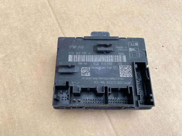 Calculator usa dreapta VW Golf 7 5Q0959592 5Q0 959 592 5Q0959592A 5Q0 959 592 A - Dezmembrari Auto