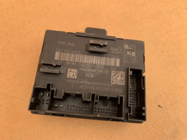 Calculator usa stanga fata VW Golf 7 5Q0959593E 5Q0 959 593 E la 0 km - Dezmembrari Auto