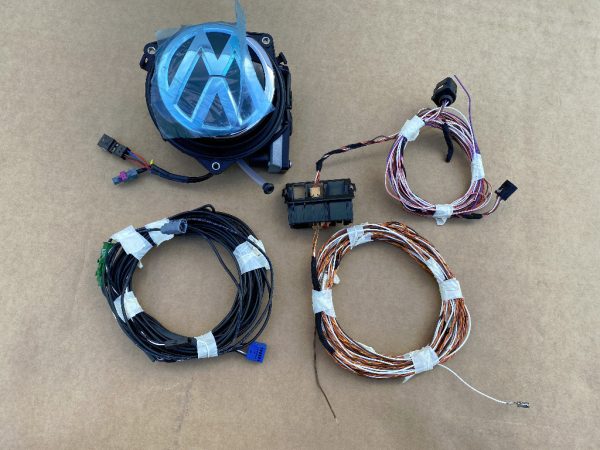 Camera marsarier HIGHLINE VW Passat B8 la 0 km cu cablaj 3G0 827 469 AQ - Dezmembrari Auto