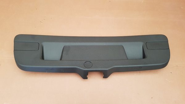 Capac capota spate VW Jetta 2017 5C6867605A 5C6 867 605 A - Dezmembrari Auto