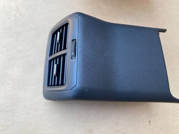 Capac cotiera cu grile ventilatie VW Golf 7 2019 5G0819203 5G0 819 203 - Dezmembrari Auto