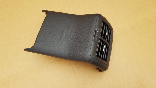 Capac cotiera cu grile ventilatie VW Golf 7 2019 5G0863289C 5G0864298F - Dezmembrari Auto