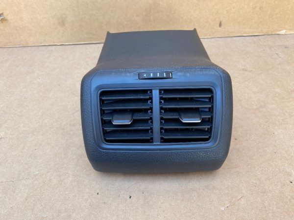Capac cotiera cu grile ventilatie VW Golf 7 5g0863298 5g0 863 298 - Dezmembrari Auto